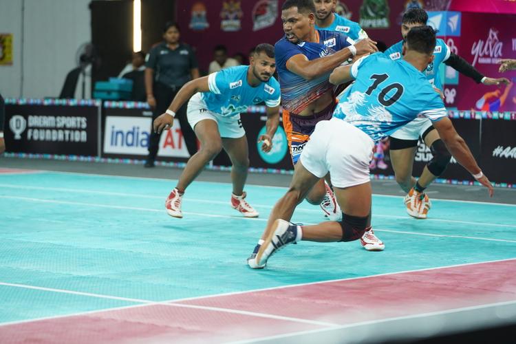Tholem balakrishna - Match 4 - Hyderabad Hurricanes vs Panchala Pride - YKS 11 DIVISION ROUNDS